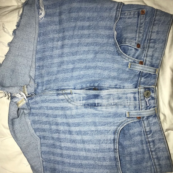 Striped Levi’s button up shorts - Picture 3 of 4